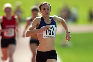 Nikki Hamblin comfortably wins the national 1500m title yesterday but her time of 4m 19.63s was well outside the Olympic qualifying mark. Photo / Brett Phibbs