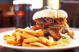 Simple meals such as a burger and fries should be available in places serving alcohol, no matter the time. Photo / Thinkstock