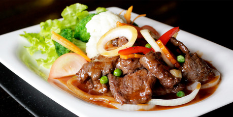 Red whiskey beef at De Grand Thai Restaurant. Photo / Richard Robinson