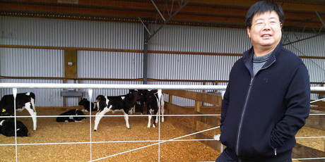 Shanghai Pengxin chairman Jiang Zhaobai inspects a Waikato dairy shed. Photo / Supplied