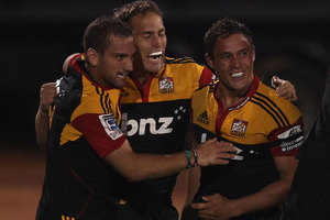 Aaron Cruden (L), Richard Kahui and Jackson Willison. Photo / Getty Images.