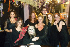 Rachel Hunter holds Laurie Cabot's hand at her Los Angeles 2nd degree witchcraft class. Photo / Penny Cabot