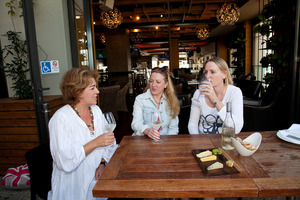 Lane Flynn , Sophie O'Mahony and sister Lucy test low alcohol wine in Auckland. Photo / Neville Marriner