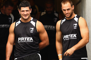 Sam McKendry (L) and Simon Mannering (R) of the Kiwis arrive for the New Zealand Kiwis training session at North Harbour Stadium. Photo / Getty Images.