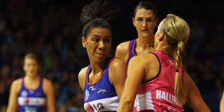 Bailey Mes of the Mystics looks to pass the ball during the round four ANZ Championship match. Photo / Getty Images.