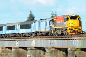 A revamped tourism-focused service will cut the number of weekly trips between Auckland and Wellington from 14 to six. Photo / NZPA
