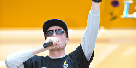 Tom McFadden raps about science. Photo/Chris Sullivan