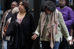 Supporters of Jennifer Hudson arrive at Cook County Criminal Court, in Chicago as closing arguments begin in the murder trial of William Balfour. Photo / AP