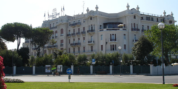 The Grand Hotel Rimini, beloved of film maker Federico Fellini, will close for the European winter as the economic crisis continues to bite.
