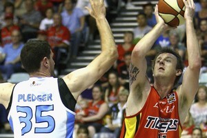 Cameron Tragardh of the Melbourne Tigers takes a shot during the match against the NZ Breakers. Photo / Getty Images