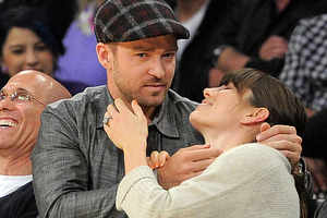 Justin Timberlake and Jessica Biel ham it up at a Lakers game. Photo / AP