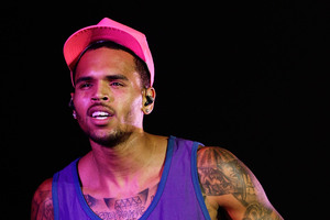 Carey Hart took to Twitter to slam Chris Brown's lip-syncing Billboard performance, mistakenly resulting in a wrath of fans of Katy Perry's BMA performance which was similar to a previous performance by that of Hart's wife, Pink. Photo / AP, Getty Images Carey Hart took to Twitter to slam Chris Brown's lip-syncing Billboard performance, mistakenly resulting in a wrath of fans of Katy Perry's BMA performance which was similar to a previous performance by that of Hart's wife, Pink. Photo / AP, Getty Images