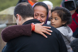 An embrace between rescuer Alan Godfrey and bereaved wife and mother Latu Paasi as the search at Mangere Bridge continued. Photo / Greg Bowker
