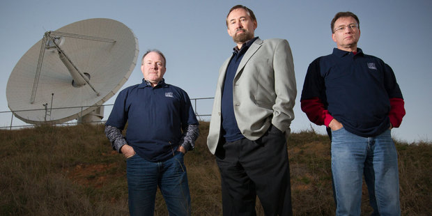 Professor Sergei Gulyaev (centre), and colleagues Tim Natusch (left) and Stuart Weston will track the rocket's flight from their Warkworth station. Photo / Greg Bowker