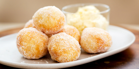 Fried apple doughnuts with vanilla mascarpone. Photo / Babiche Martens