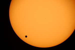 The planet Venus, black spot, crossing the sun is photographed through a telescope at Planetarium Urania in Hove, Belgium, in this June 8, 2004 file photo. Photo / AP