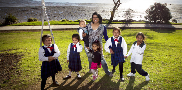 Ranjna Patel with her grandkids Samiya Patel (8), twins Neela and Ayaana Patel (6), Mia Reddy (5), Sonia Reedy (3) and Jayan Patel (8months) at the Rotary Walkway. Photo / Natalie Slade