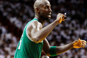 Boston Celtics' Kevin Garnett reacts after scoring during the second half of Game 5 in their NBA basketball Eastern Conference Finals playoff series against the Miami Heat. Photo / AP