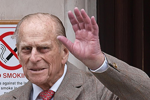 Prince Philip, Duke of Edinburgh waves as he leaves King Edward VII Hospital in central London. Photo/ AP