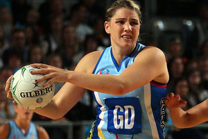 Te Huinga Reo Selby-Rickit of the Steel looks to pass the ball during the round eight ANZ Championship. Photo / Getty Images.