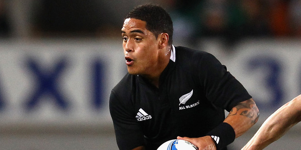 Aaron Smith of the All Blacks breaks through the tackle of Brian O'Driscoll of Ireland during the International Test Match between the New Zealand All Blacks and Ireland. Photo / Getty Images.