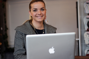 Maggie Lankshear trades off Facebook sites.
Photo / Doug Sherring