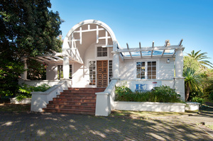 Situated on busy Lake Rd, the property is in an affluent and widely sought after area.