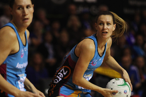 Adine Wilson of the Steel looks to pass the ball. Photo / Getty images.