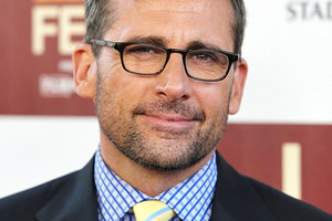 Steve Carell surprised diners by serving them pizza at a Hollywood restaurant. Photo / AP