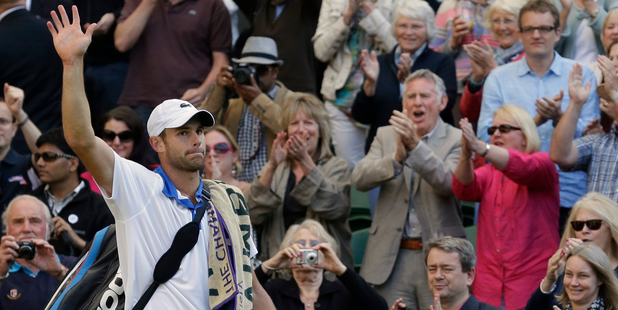 Andy Roddick of the United States gestures to the crowd after losing to David Ferrer of Spain at Wimbledon. Photo / AP