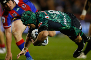Nathan Friend of the Warriors dives over the try line to score during the round 20 NRL match between the Warriors and the Newcastle Knights. Photo / Getty Images.