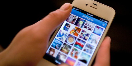 An OECD report says New Zealand had just under 3 million subscribers to wireless broadband in December 2011. Photo / AP