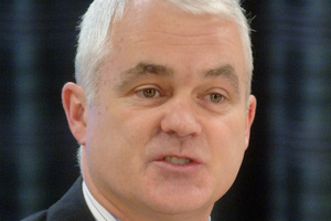 Simon Moutter is chief executive of Auckland International Airport but will take over as chief executive of Telecom on September 1. Photo / NZPA