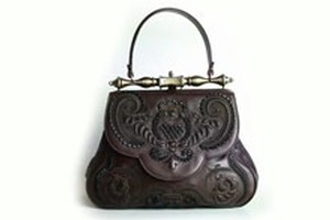The calfskin bag created by Gherardini based on the design by Leonardo da Vinci.
Photo / YouTube