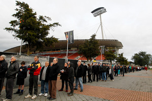 Thousands of rugby fans lined up outside the Waikato Stadium to buy tickets to this weekend's Super 15 rugby final match between the Chiefs and the Sharks. Photo / Christine Cornege