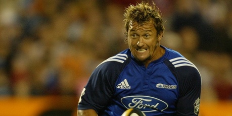 Carlos Spencer in action for the Blues in 2005. Photo / Greg Bowker.