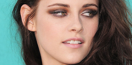 Kristen Stewart admitted cheating on her partner, Robert Pattinson. Photo / AP