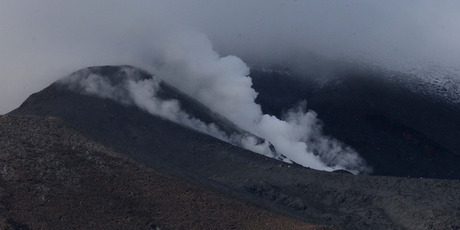 Steam bellows from vents at the summit of Mt Tongariro this morning. Photo / Alan Gibson