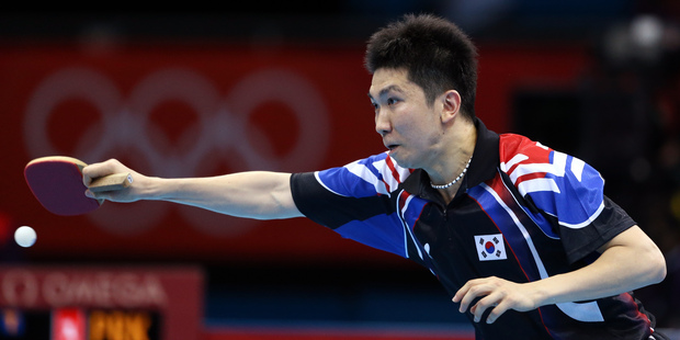 Ryu Seung Min of South Korea competes against Kim Hyok Bong of North Korea. Photo / AP