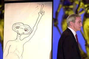 Special effects artist Carlo Rambaldi walking on stage after drawing a cartoon of ET. Rambaldi has died, aged 86.
Photo / AP