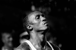 Linford Christie prepares himself ahead of the 100-metre final at the 1990 Auckland Commonwealth Games. Photo / John Stone