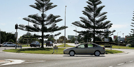 About 35,000 vehicles a day travel through the Bayfair roundabout. Photo / Mark McKeown