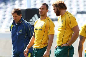 Robbie Deans, Quade Cooper (centre) and Scott Higginbotham discuss tactics at the Wallabies captains' run. Photo / Getty Images