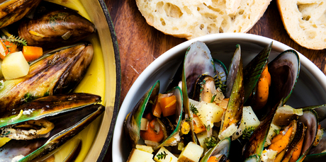 Creamy mussels with wine, chilli and thyme. Photo / Babiche Martens