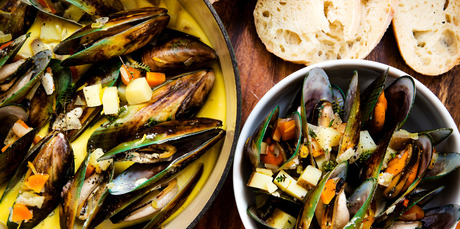 Creamy mussels with wine, chilli and thyme. Photo / Babiche Martens