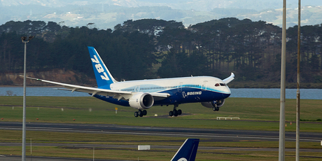The Boeing 787 Dreamliner lands at Auckland International Airport. Qantas, rocked by a $245m annual loss, says it is cancelling its order for 35 of the new planes. Photo / Steve McNicholl