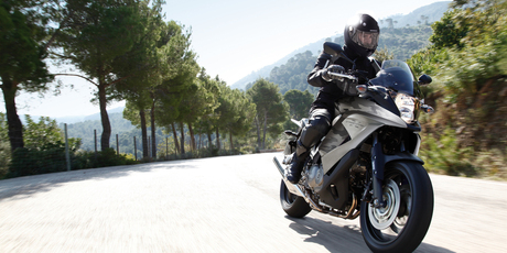 On bumpy roads, the Crossrunner tucks its rider and passenger up comfortably on open roads. Somewhat sedate on crosstown jaunts, it does, however, give them a good view of gaps in the traffic.