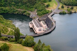 The dam at the northern end of Lake Karapiro in the Waikato is operated by Mighty River Power. Photo / Sarah Ivey