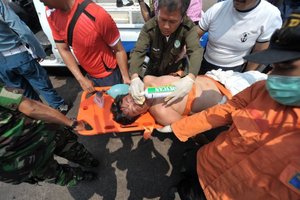 Indonesian rescue teams evacuate a sick asylum-seeker at Merak seaport. Photo / AFP
