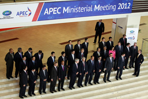 Ministers pose for a group photo after the APEC ministerial meeting in Vladivostok, Russia. Photo / AP
